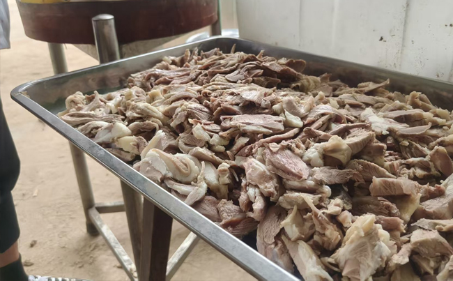 初伏至，新東電為家人們準(zhǔn)備了美味羊肉湯！